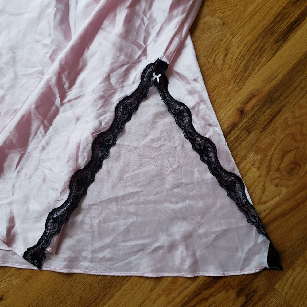 Lingerie - Picture 2 of 4